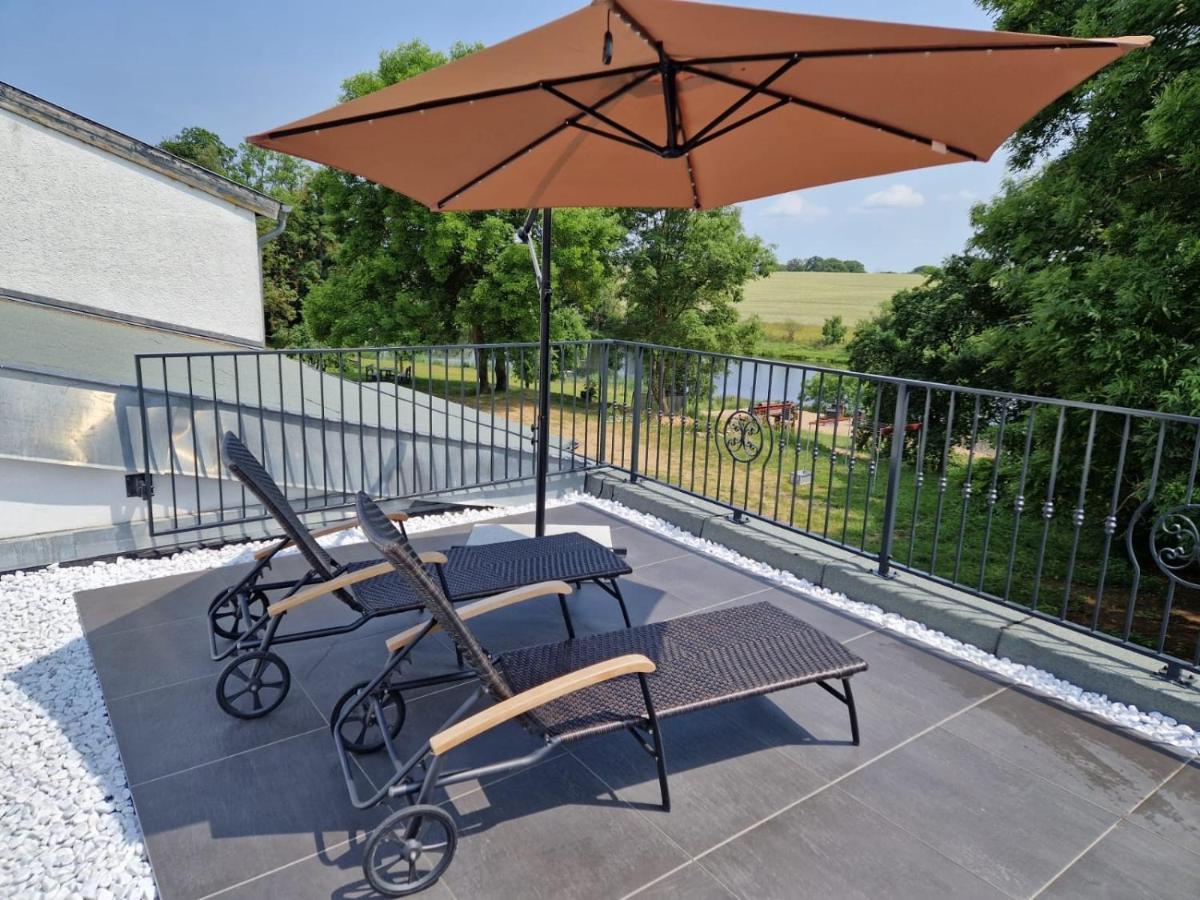 Ferienwohnung Mit Kamin Und Traumhafter Dachterrasse Mit Weitblick In Die Natur Neu Gaarz Exterior photo